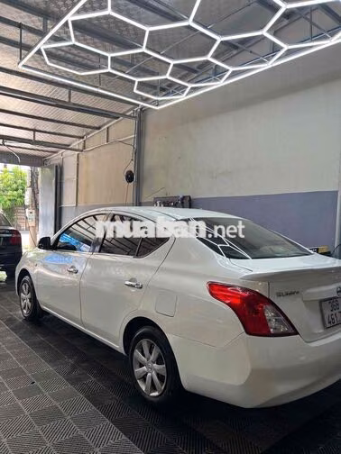 Nissan Sunny 2015 Sedan Trắng 5 chỗ