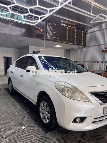 Nissan Sunny 2015 Sedan Trắng 5 chỗ