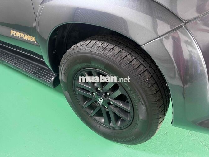 Toyota Fortuner 2014 Số sàn Dầu Xám 7 chỗ