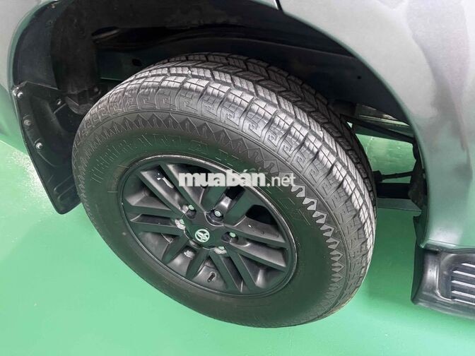 Toyota Fortuner 2014 Số sàn Dầu Xám 7 chỗ