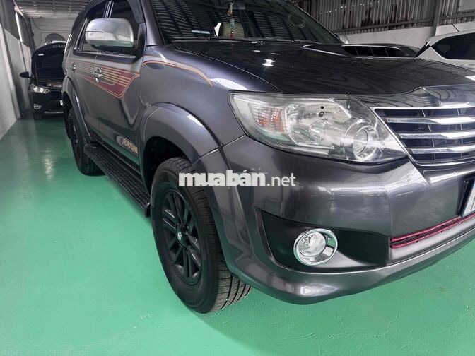 Toyota Fortuner 2014 Số sàn Dầu Xám 7 chỗ