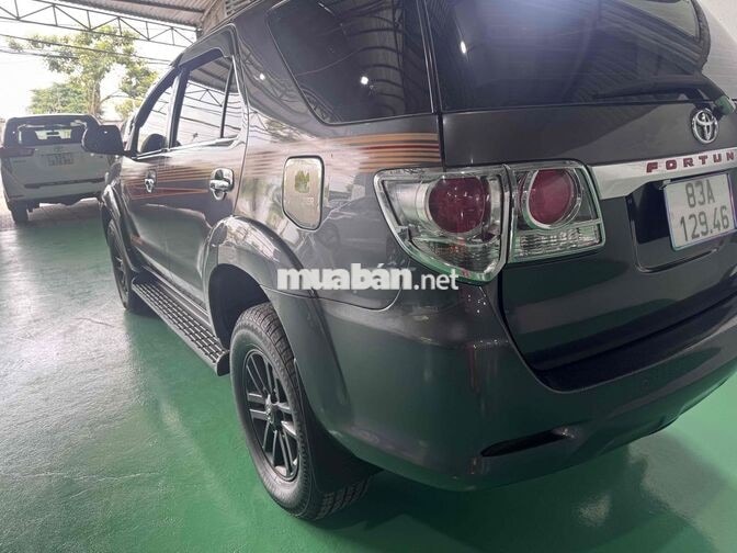 Toyota Fortuner 2014 Số sàn Dầu Xám 7 chỗ