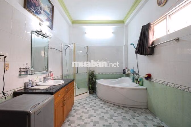 Cho thuê nguyên tầng 1  ban công đủ nội thất đường Trần Đình Xu Quận 1