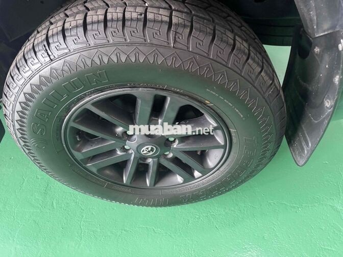 Toyota Fortuner 2014 Số sàn Dầu Xám 7 chỗ