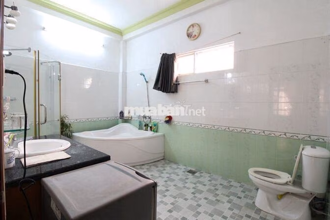 Cho thuê nguyên tầng 1  ban công đủ nội thất đường Trần Đình Xu Quận 1