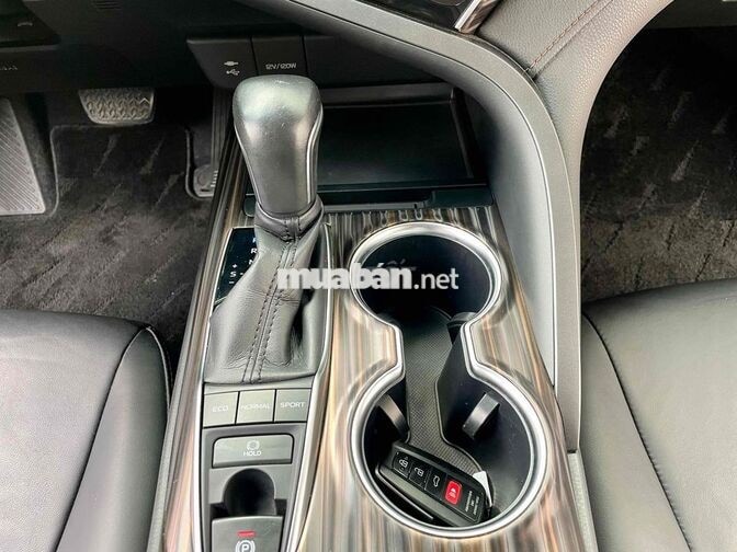 Toyota Camry 2.5Q 2020 Đỏ Thái Lan 26.000km
