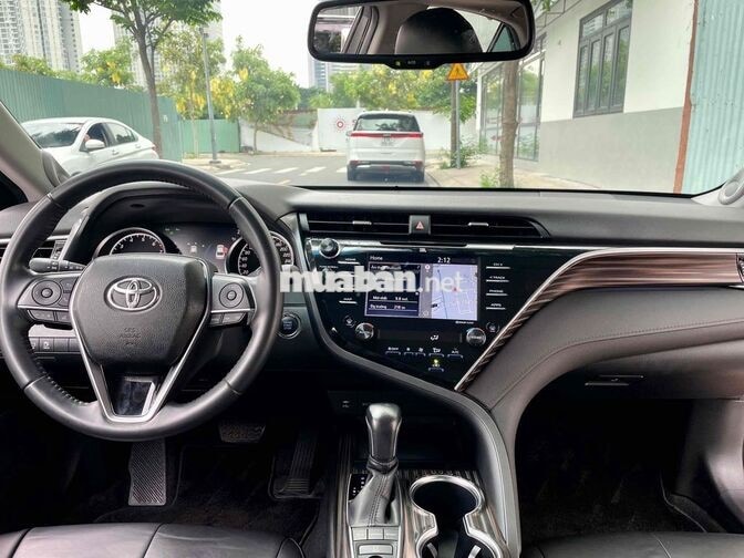 Toyota Camry 2.5Q 2020 Đỏ Thái Lan 26.000km