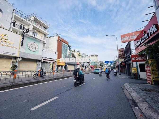 CHO THUÊ NHÀ MẶT TIỀN PHAN VĂN TRỊ GÒ VẤP GẦN EMART NGÃ TƯ NTS