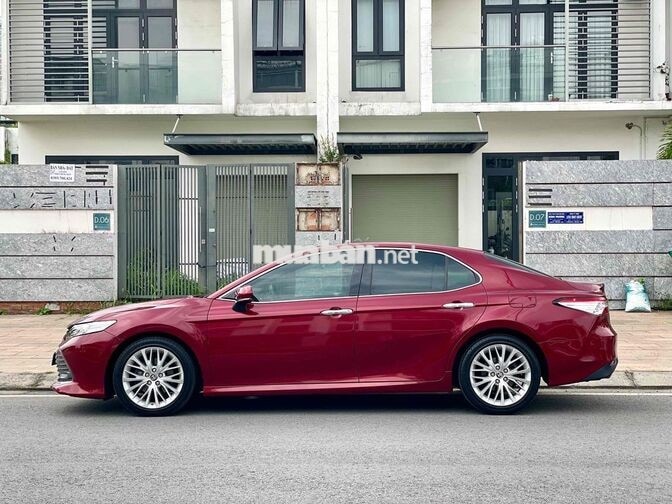 Toyota Camry 2.5Q 2020 Đỏ Thái Lan 26.000km