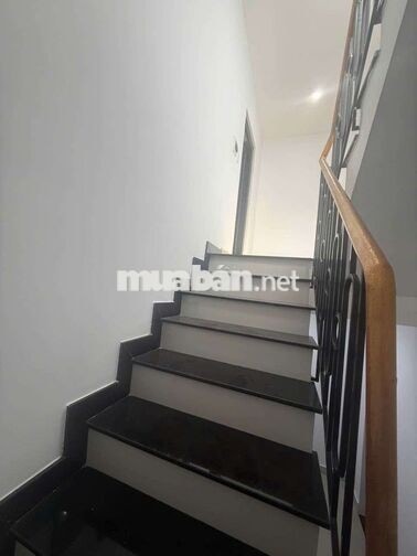 CHO THUÊ NHÀ 1 TRỆT 1 LỬNG 2 LẦU, SÂN THƯỢNG. DT 5×15 CÓ 5PN 3WC