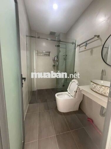 CHO THUÊ NHÀ 1 TRỆT 1 LỬNG 2 LẦU, SÂN THƯỢNG. DT 5×15 CÓ 5PN 3WC