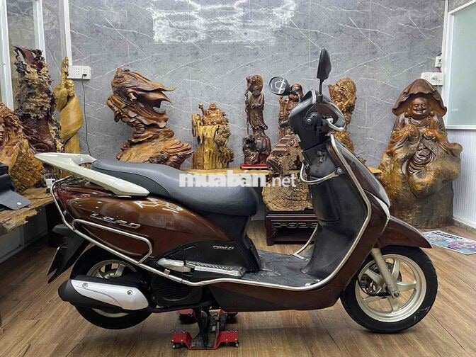 Honda Lead biển Sg máy êm, xe đá chống tắt máy