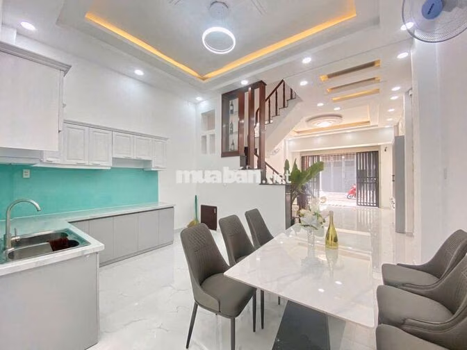 Chính chủ bán nhà 1T2L đúc, hẻm xe hơi Lâm Thị Hố, khu nhà lầu an ninh