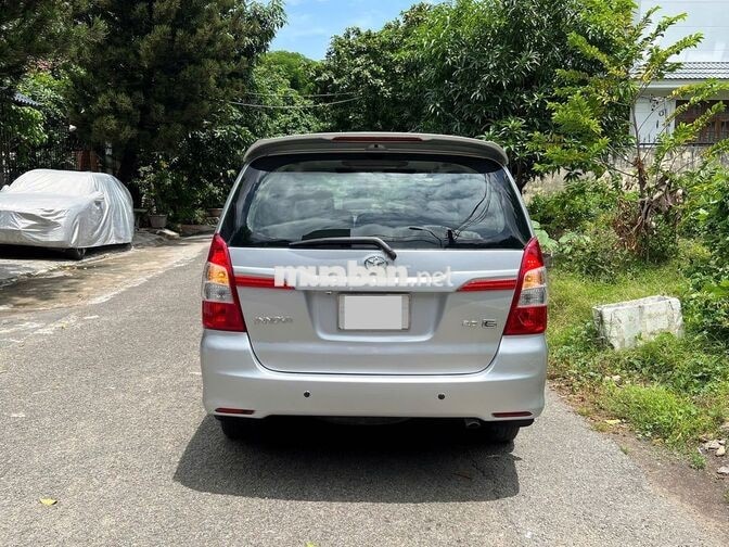 Toyota Innova model 2015 số sàn màu bạc 07 chỗ