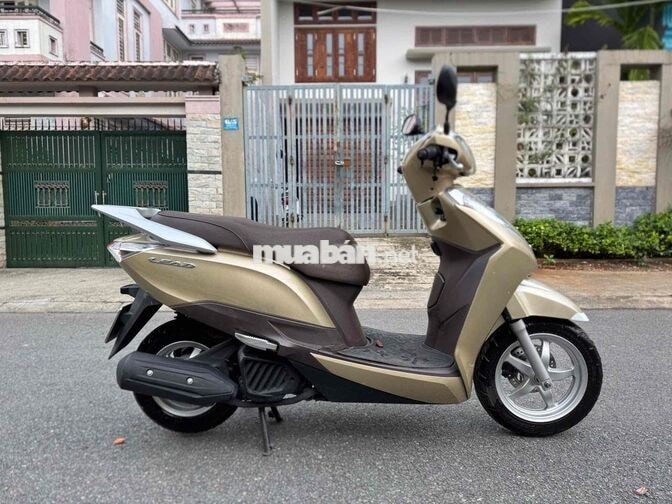 Honda Lead 2016 Vàng đen len ken mới 98%