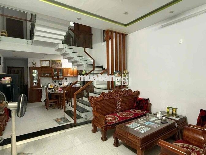 Cho thuê nhà 3 tầng 4 phòng ngủ Nam Việt Á