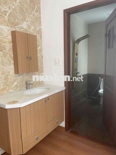 NHÀ 3 TẦNG 4PN 4WC GẦN CHỢ CẨM LỆ