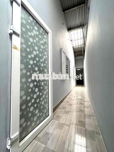 NHÀ MỚI TRUNG TÂM CHỢ PHÚ THỌ, HẺM THÔNG XE HƠI, GIÁ THUÊ 5 TR.Đ/THÁNG