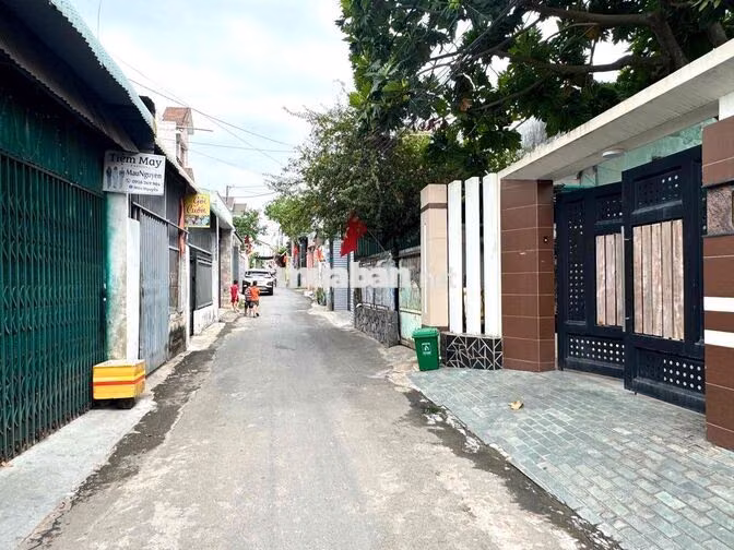 NHÀ MỚI TRUNG TÂM CHỢ PHÚ THỌ, HẺM THÔNG XE HƠI, GIÁ THUÊ 5 TR.Đ/THÁNG