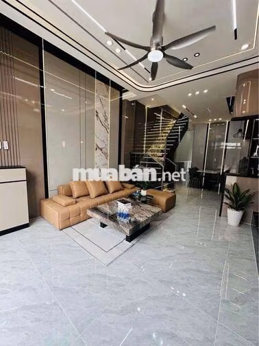 chủ cần bán gấp căn nhà mặt tiền đường 13m, hẻm xe hơi tránh nhau
