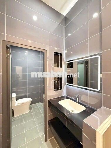 chủ cần bán gấp căn nhà mặt tiền đường 13m, hẻm xe hơi tránh nhau