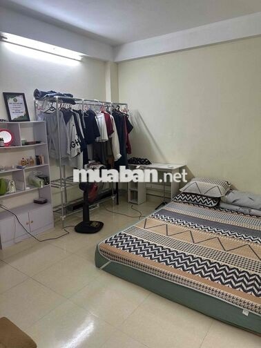 Đi công tác đột xuất nhượng lại phòng