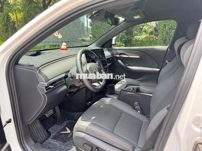 VinFast VF6 Plus 2025 Trắng ngọc trinh