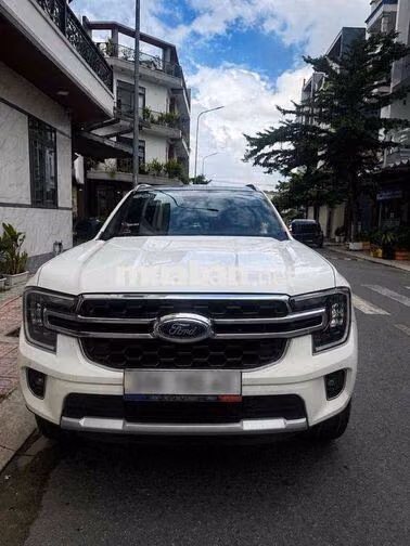 Ford Everest 2022 Titanium 2.0 Trắng 6 vạn km