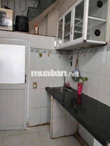 dt : 4x8 , 2phòng ngủ . giá 6tr5 ( sẵn 1 máy lạnh )