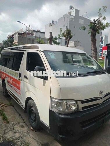 Toyota Hiace 2011 Van 6 chỗ Trắng