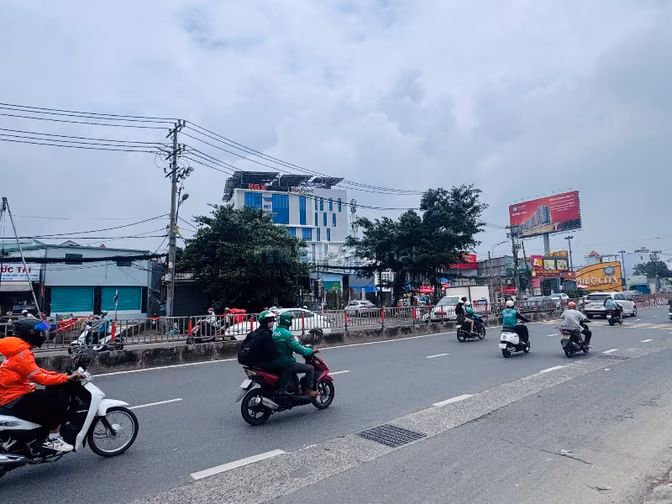 Mặt Tiền Quốc Lộ 13- Gần Vạn Phúc Ngang 8,27m Căn Góc 13 Tỷ TL