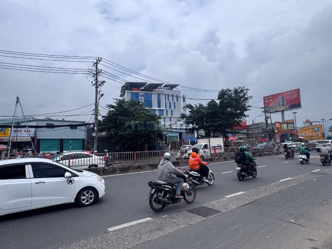 Mặt Tiền Quốc Lộ 13- Gần Vạn Phúc Ngang 8,27m Căn Góc 13 Tỷ TL