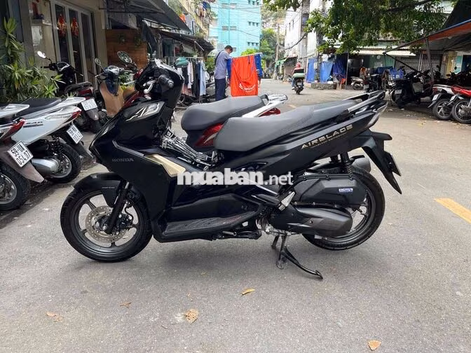 Honda Air Blade 4V 2023 Đen nhám 8000 km