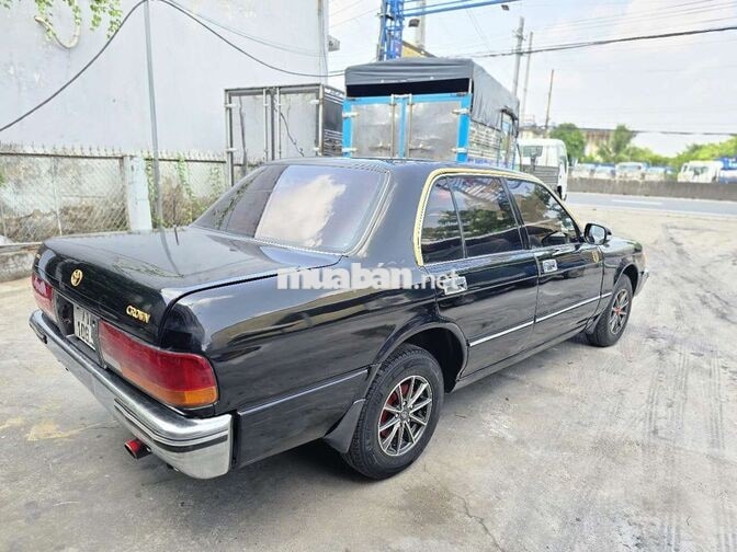 Toyota Crowm 1995 doạn đẹp có bảo hành.