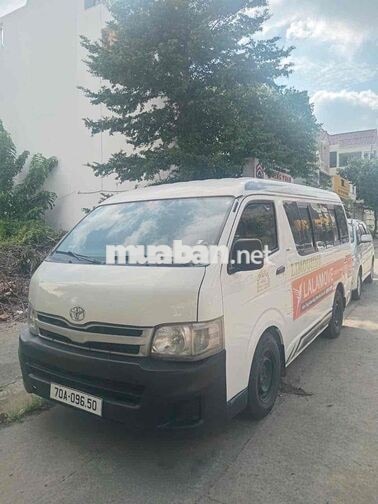 Toyota Hiace 2011 Van 6 chỗ Trắng