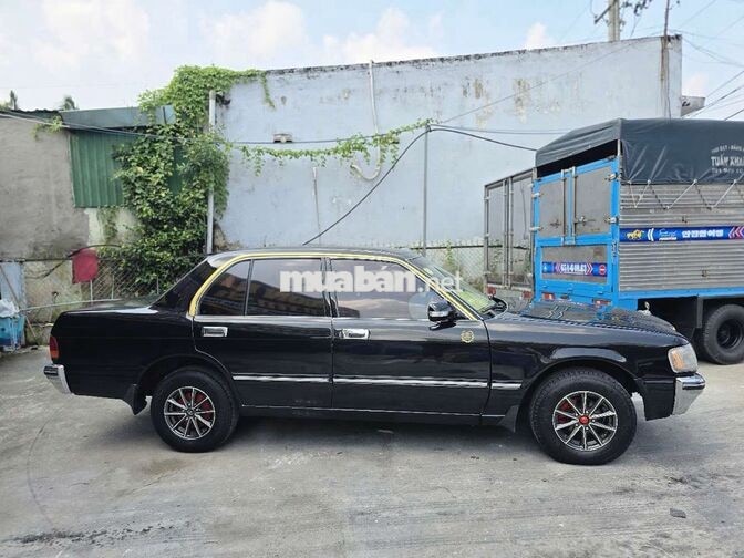 Toyota Crowm 1995 doạn đẹp có bảo hành.