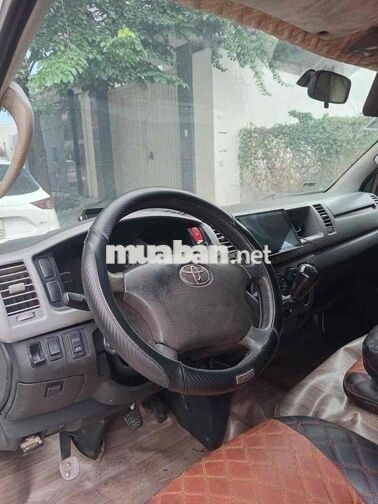 Toyota Hiace 2011 Van 6 chỗ Trắng