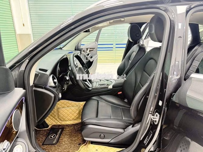 Mercedes-Benz GLC 200 2021 Xám 65000 km