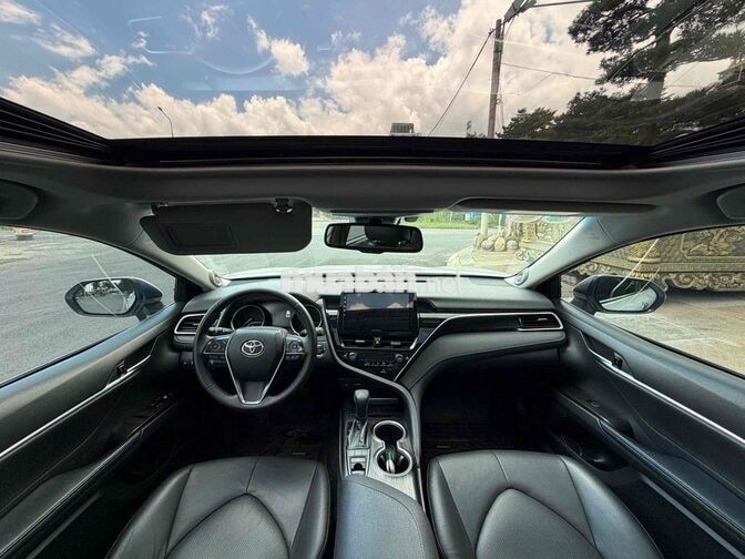 Toyota Camry 2.0Q 2022 Trắng 70.000 km