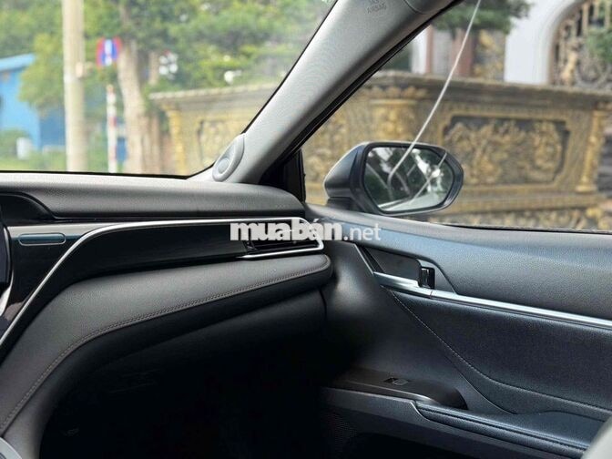 Toyota Camry 2.0Q 2022 Trắng 70.000 km