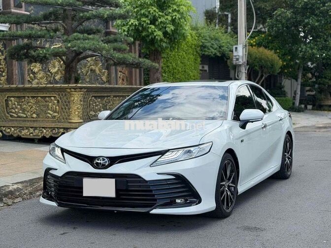 Toyota Camry 2.0Q 2022 Trắng 70.000 km