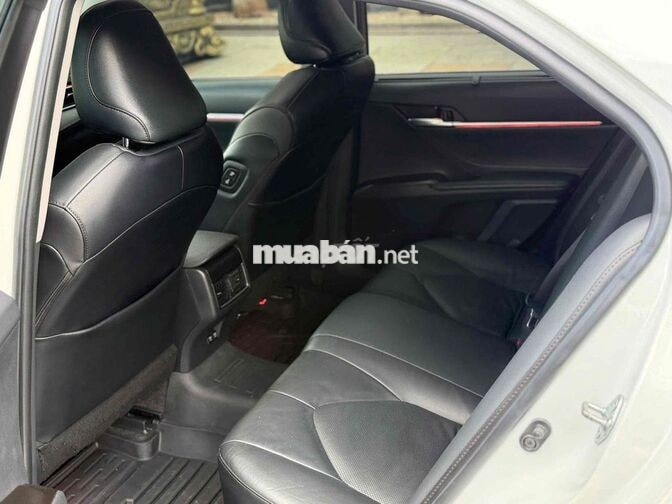 Toyota Camry 2.0Q 2022 Trắng 70.000 km
