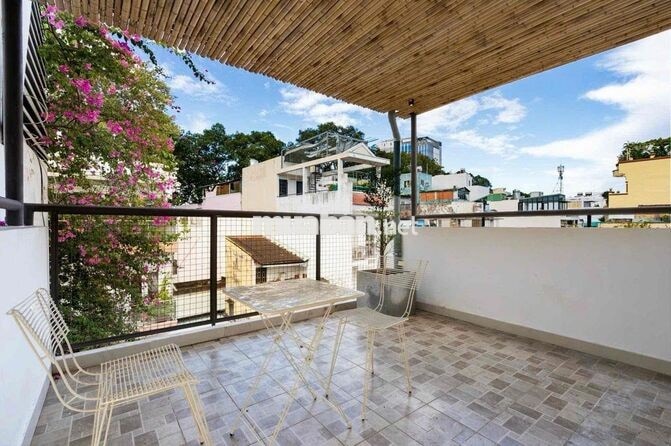 🔥 PENTHOUSE 1PN BAN CÔNG LỚN Q1 – 45M² CHỈ 11TR/THÁNG