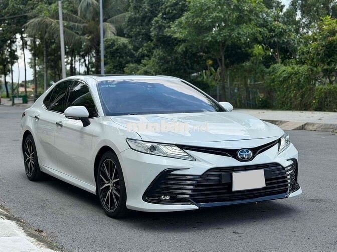 Toyota Camry 2.0Q 2022 Trắng 70.000 km