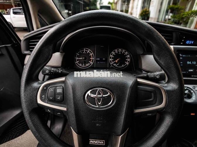 Toyota Innova 2.0E 2021 Số sàn 70000 km Đen