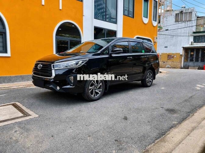 Toyota Innova 2.0E 2021 Số sàn 70000 km Đen