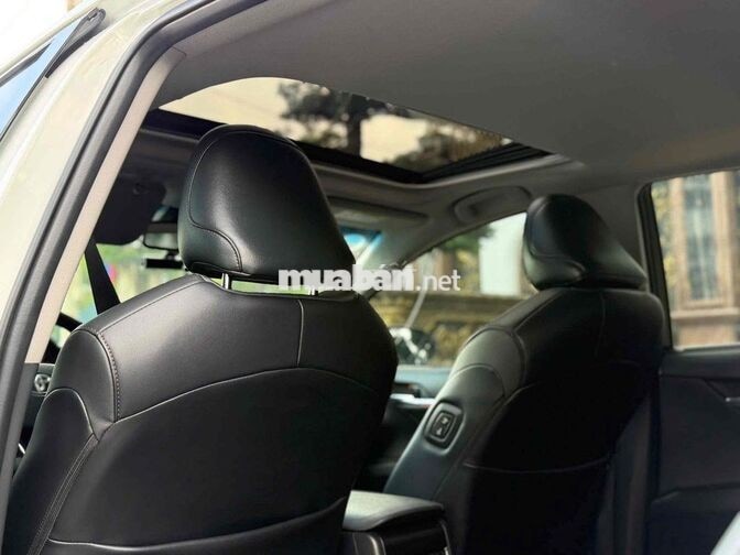 Toyota Camry 2.0Q 2022 Trắng 70.000 km