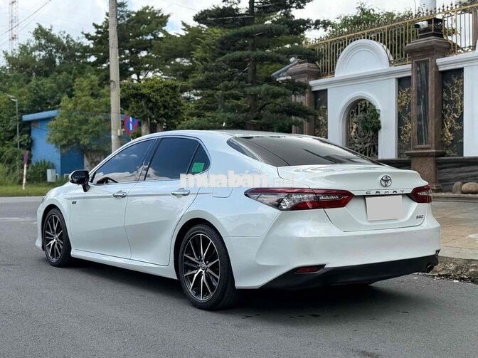 Toyota Camry 2.0Q 2022 Trắng 70.000 km