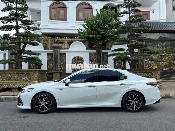 Toyota Camry 2.0Q 2022 Trắng 70.000 km