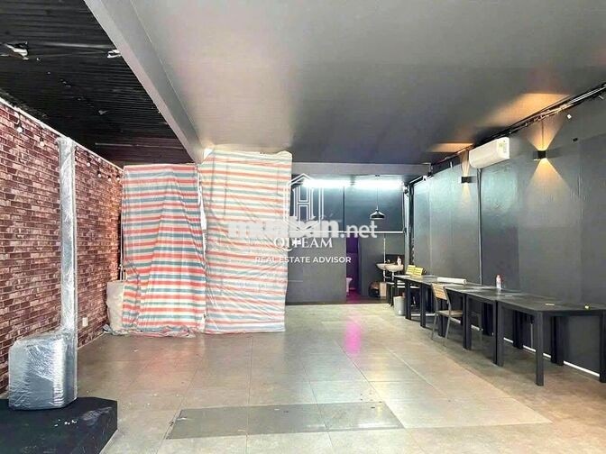 Nguyên căn cafe - nhà hàng 62 Hồ Hảo Hớn, Q1. Dt: 6x20m. Gía: 55tr